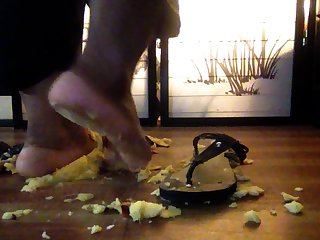 Tiye uses her pretty FEET to SMASH 3