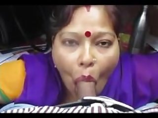desi aunty giving blowjob and deepthroat