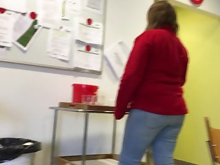 Thick mature woman at work