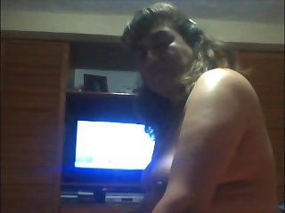 SOLITA Y CON GANAS DE VERGA