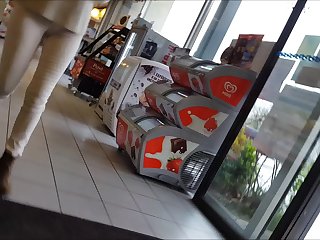 beautifull mature butt and cameltoe