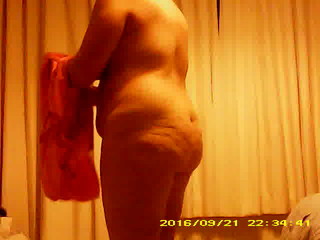 Mature wife's arse cheeks on hidden