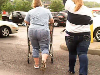 Big Wide Round Ass Mature MILF Blonde Pink