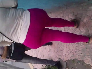 Tremendo culo el de la morena